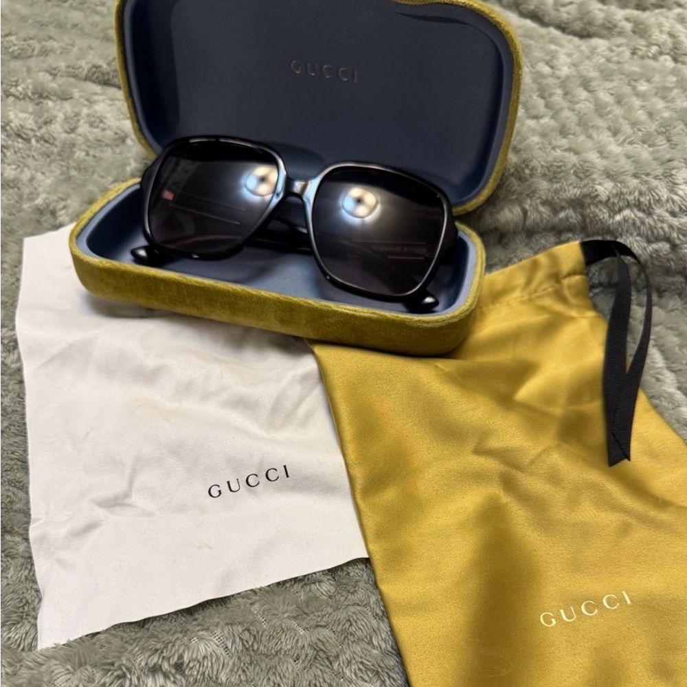 GUCCI SUNGLASSES • AUTHENTIC
